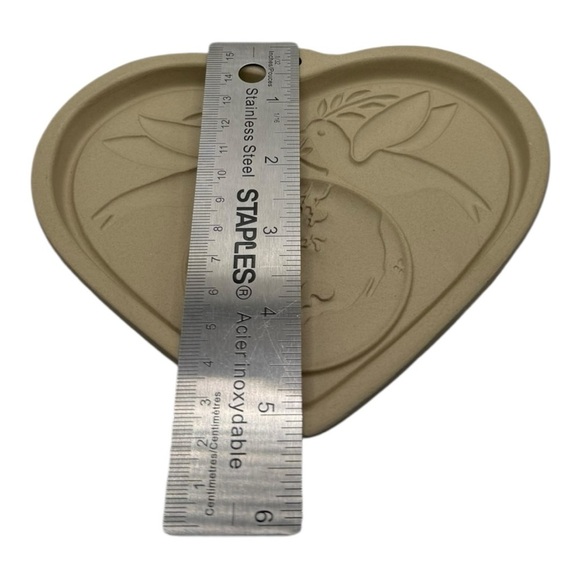 The Pampered Chef Vintage Peace On Earth Stoneware Cookie Mold 2002 - Picture 4 of 6